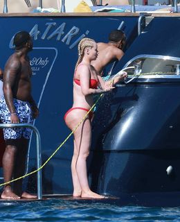 Iggy Azalea feet photo thumbnail