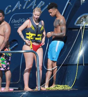 Iggy Azalea feet photo thumbnail