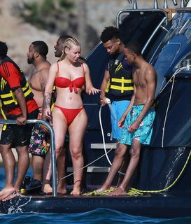 Iggy Azalea feet photo thumbnail