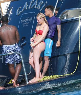 Iggy Azalea feet photo thumbnail