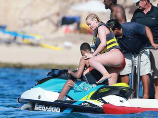 Iggy Azalea feet photo thumbnail