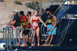 Iggy Azalea feet photo thumbnail
