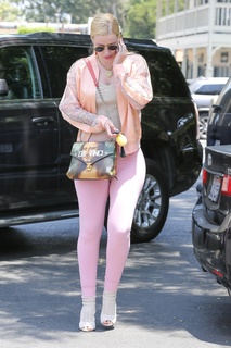 Iggy Azalea feet photo thumbnail