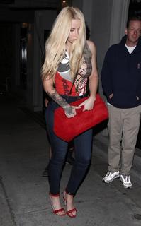 Iggy Azalea feet photo thumbnail