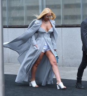 Iggy Azalea feet photo thumbnail