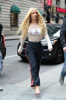 Iggy Azalea feet photo thumbnail