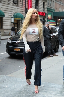 Iggy Azalea feet photo thumbnail