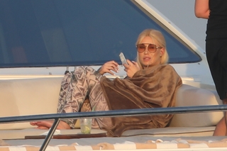 Iggy Azalea feet photo thumbnail