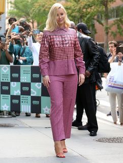 Iggy Azalea feet photo thumbnail