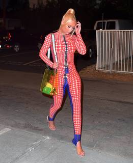 Iggy Azalea feet photo thumbnail