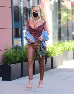 Iggy Azalea feet photo thumbnail