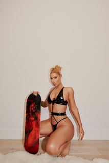 Iggy Azalea feet photo thumbnail