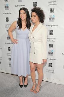 Ilana Glazer feet photo thumbnail