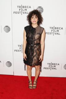 Ilana Glazer feet photo thumbnail