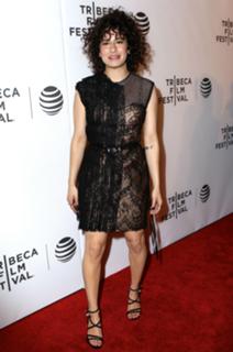 Ilana Glazer feet photo thumbnail