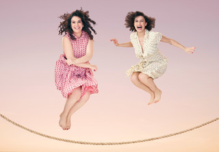 Ilana Glazer feet photo thumbnail