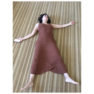 Ilana Glazer feet photo thumbnail