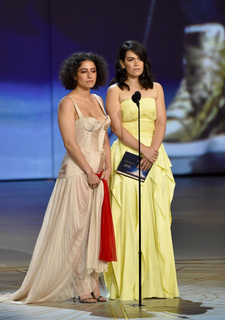 Ilana Glazer feet photo thumbnail