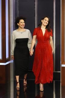 Ilana Glazer feet photo thumbnail