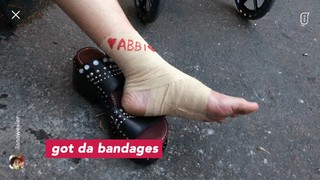 Ilana Glazer feet photo thumbnail