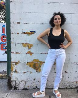 Ilana Glazer feet photo thumbnail