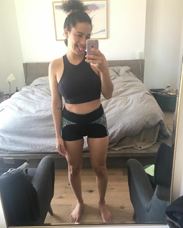 Ilana Glazer feet photo thumbnail