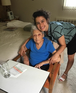 Ilana Glazer feet photo thumbnail