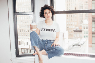 Ilana Glazer feet photo thumbnail