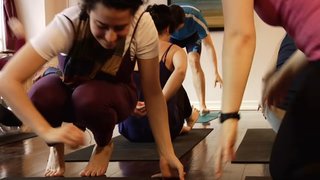 Ilana Glazer feet photo thumbnail