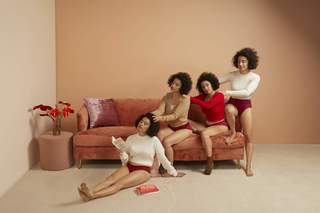 Ilana Glazer feet photo thumbnail