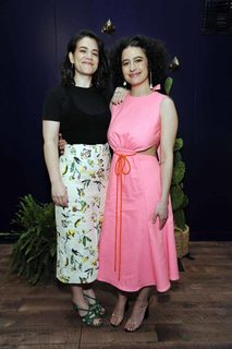 Ilana Glazer feet photo thumbnail