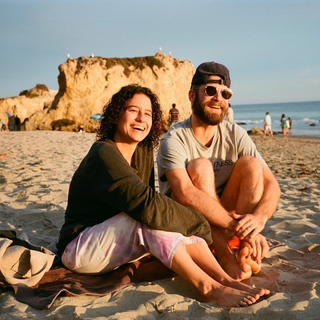 Ilana Glazer feet photo thumbnail