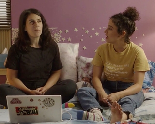 Ilana Glazer feet photo thumbnail