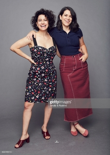 Ilana Glazer feet photo thumbnail