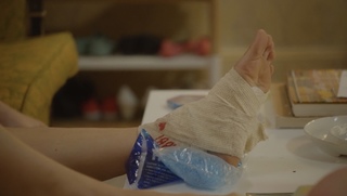 Ilana Glazer feet photo thumbnail