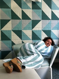 Ilana Glazer feet photo thumbnail