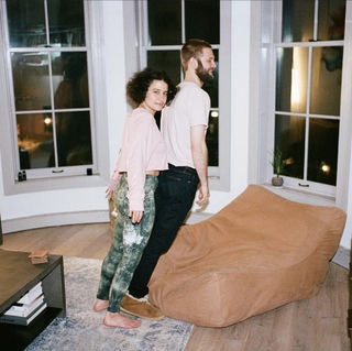Ilana Glazer feet photo thumbnail