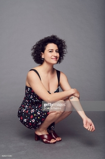 Ilana Glazer feet photo thumbnail