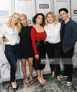 Ilana Glazer feet photo thumbnail