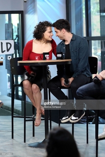 Ilana Glazer feet photo thumbnail