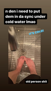 Ilana Glazer feet photo thumbnail
