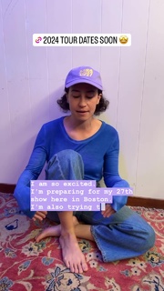 Ilana Glazer feet photo thumbnail