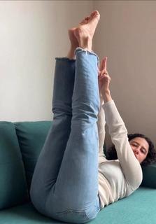 Ilana Glazer feet photo thumbnail