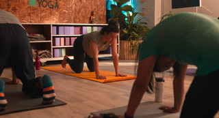 Ilana Glazer feet photo thumbnail