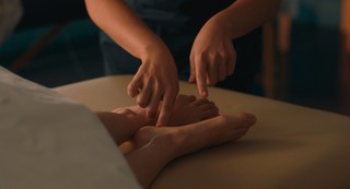 Ilana Glazer feet photo thumbnail