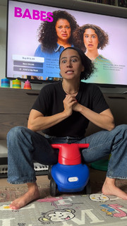 Ilana Glazer feet photo thumbnail