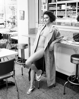 Ilana Glazer feet photo 2