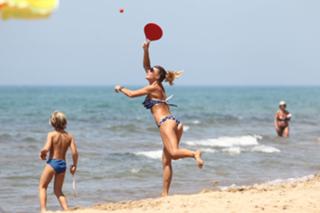 Ilary Blasi feet photo thumbnail