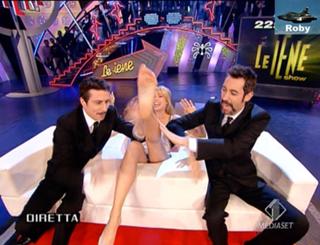 Ilary Blasi feet photo thumbnail