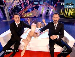 Ilary Blasi feet photo thumbnail